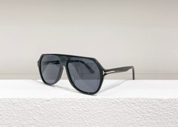retro tom sunglasses: fashionable eyewear with mirrored lenses and pc frame - 5 colors + box - ideal for outdoor use, White;black
retro tom sunglasses: fashionable eyewear with mirrored lenses and pc frame - 5 colors + box - ideal for outdoor use, White;black