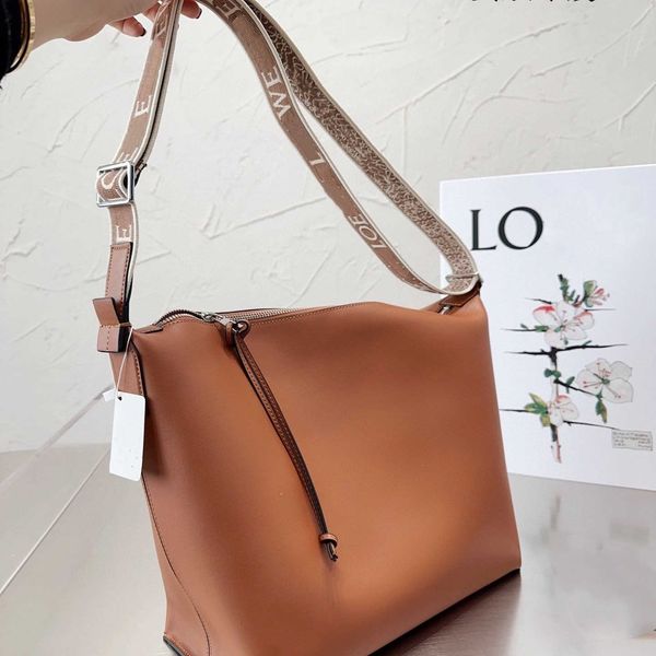 designer bag single shoulder handbag lowe brand cowhide leather wallet fashion classic embroidery wide strap crossbody bag
designer bag single shoulder handbag lowe brand cowhide leather wallet fashion classic embroidery wide strap crossbody bag