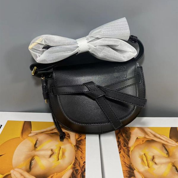 designer crossbody saddles bags women's shoulder handbag lowe leather clamshell vintage purse bow strap embroidered semi-circle bag
designer crossbody saddles bags women's shoulder handbag lowe leather clamshell vintage purse bow strap embroidered semi-circle bag
