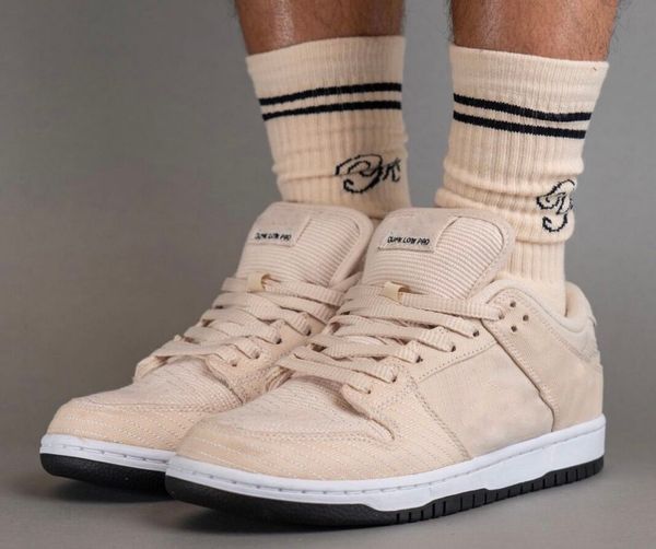 fd2627-200 albino & preto sb dunks men women basketball shoes szie 36-46 fossil/black-sail, White;red
fd2627-200 albino & preto sb dunks men women basketball shoes szie 36-46 fossil/black-sail, White;red