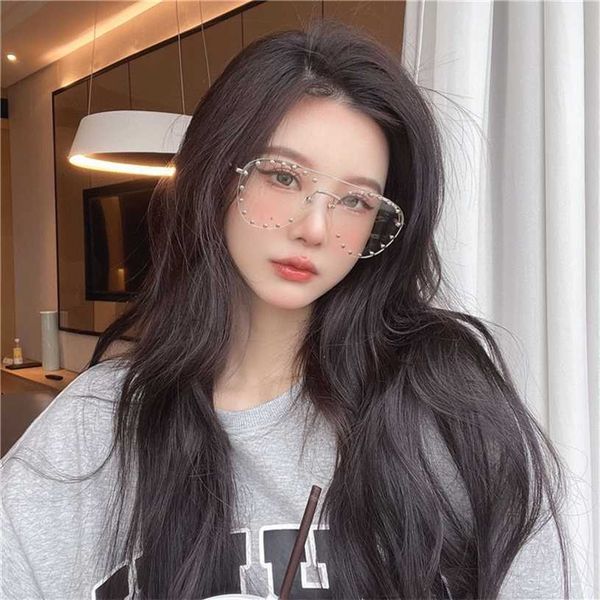 2023 new fashionable toad riveted star sunglasses z0997e, White;black 
2023 new fashionable toad riveted star sunglasses z0997e, White;black