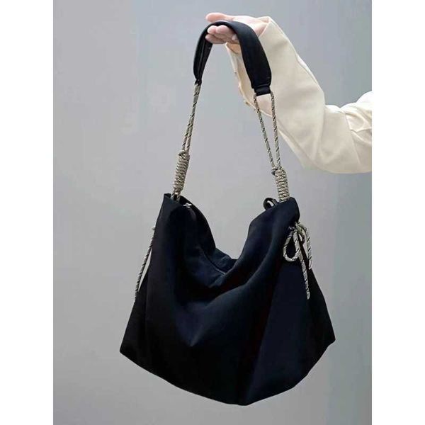 niche design women's bag casual trendy knot tote bag women's large capacity shoulder bag college student class dumpling bag
niche design women's bag casual trendy knot tote bag women's large capacity shoulder bag college student class dumpling bag