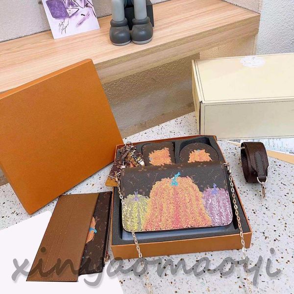 new pumpkin illustration print designer crossbody bag shoulder purse four-piece women's bag mini backpack v104247
new pumpkin illustration print designer crossbody bag shoulder purse four-piece women's bag mini backpack v104247