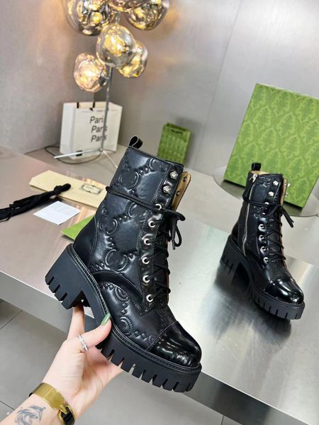 2023 autumn winter fashion boots lace up woman zipper flat ankle boot metal travel belt leather lady letter black soft cowhide women designe
2023 autumn winter fashion boots lace up woman zipper flat ankle boot metal travel belt leather lady letter black soft cowhide women designe