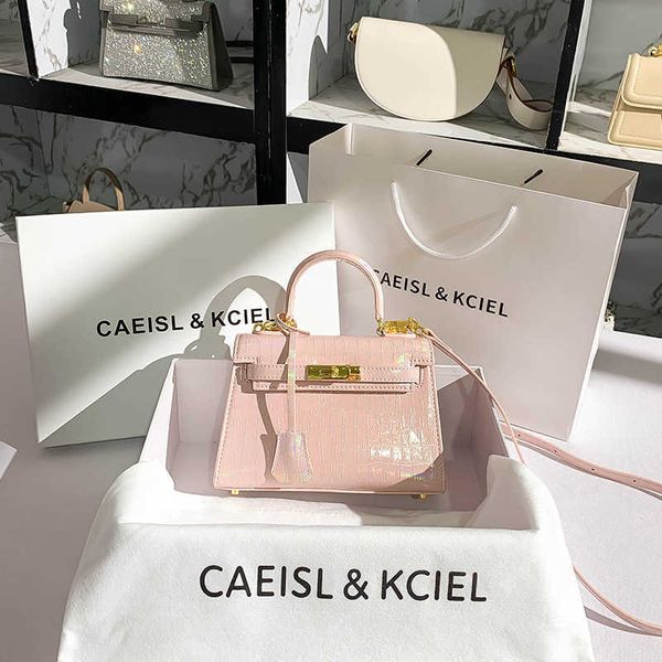 designer hemrres tote bag caeisl kciel women's laser pink crocodile pattern kelys 2023 new fashion mini crossbody
designer hemrres tote bag caeisl kciel women's laser pink crocodile pattern kelys 2023 new fashion mini crossbody