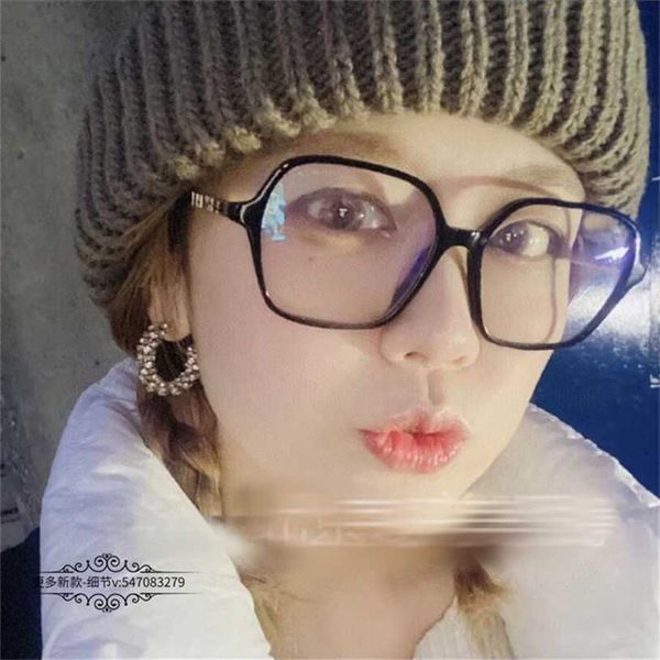 sunglasses 2023 new xiaoxiang wanghong's same box glasses frame letter legs can be paired with myopic women's ch3417 plain and sma, White;black
sunglasses 2023 new xiaoxiang wanghong's same box glasses frame letter legs can be paired with myopic women's ch3417 plain and sma, White;black