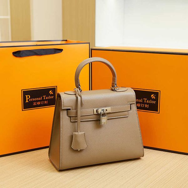 designer kelys tote bag silver button bag versatile one shoulder messenger high fashion handbag palm pattern foreign style mini63rj
designer kelys tote bag silver button bag versatile one shoulder messenger high fashion handbag palm pattern foreign style mini63rj