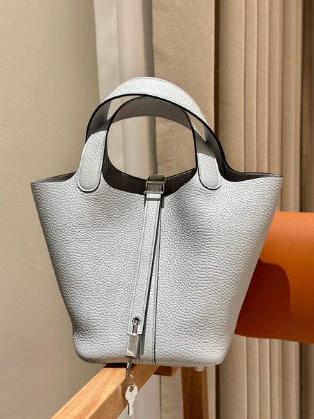 9a fashion and delicate shopping bag women's handbag shoulder bag women's leather solid color diagonal
9a fashion and delicate shopping bag women's handbag shoulder bag women's leather solid color diagonal