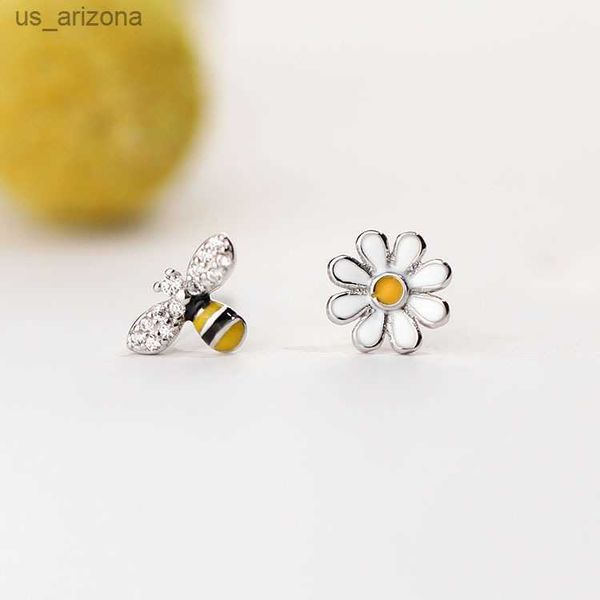 925 sterling silver bee flower earrings women simple fashion wedding jewelry accessories l230620, Golden;silver
925 sterling silver bee flower earrings women simple fashion wedding jewelry accessories l230620, Golden;silver