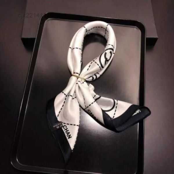 22 1style silk scarf head scarfs winter luxurious scarf high end classic letter pattern designer shawl new gift easy to match soft touch abo, Blue;gray
22 1style silk scarf head scarfs winter luxurious scarf high end classic letter pattern designer shawl new gift easy to match soft touch abo, Blue;gray