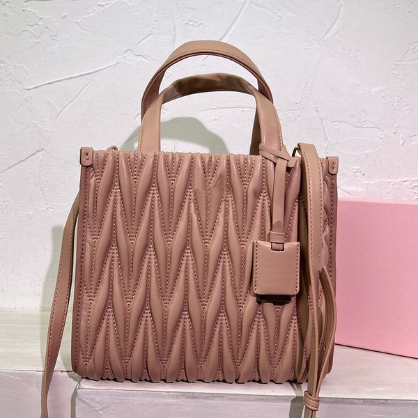 tote handbag crossbody bag sheepskin handbags shopping bags vintage frosted hardware leather handle detachable shoulder strap fashion letter
tote handbag crossbody bag sheepskin handbags shopping bags vintage frosted hardware leather handle detachable shoulder strap fashion letter