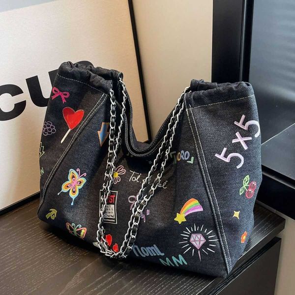design bag retail wholesale large capacity 2023 handbag women's new graffiti denim one shoulder tote fashionable versatile underarm
design bag retail wholesale large capacity 2023 handbag women's new graffiti denim one shoulder tote fashionable versatile underarm