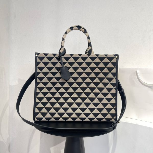 metal accessories embroidery strapless fabric tote bag shopping symbole bag handbag large women new designer handbag shopping bag large capa
metal accessories embroidery strapless fabric tote bag shopping symbole bag handbag large women new designer handbag shopping bag large capa