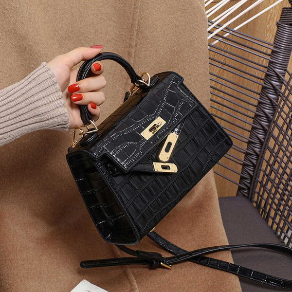 designer hemrres tote bag 2023 new fashion cross-body armpit mini bag light luxury carry-on versatile leather for women
designer hemrres tote bag 2023 new fashion cross-body armpit mini bag light luxury carry-on versatile leather for women
