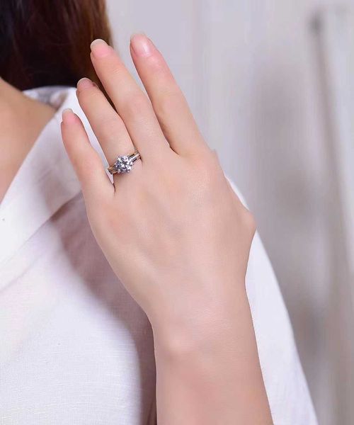 high version classic carti tri color wishing pool ring with sterling silver inlaid mosang luxury gift for girlfriend 582m
high version classic carti tri color wishing pool ring with sterling silver inlaid mosang luxury gift for girlfriend 582m