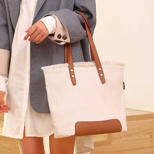 large capacity portable canvas shoulder bag for women's fashion tote bag commuting tassel niche design canvas bag
large capacity portable canvas shoulder bag for women's fashion tote bag commuting tassel niche design canvas bag