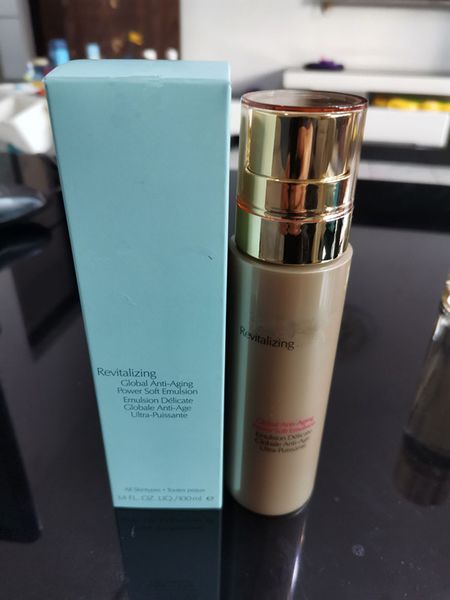 new the moisturizing cream revitalizing powder soft emulsion 100ml skincare lotion, White
new the moisturizing cream revitalizing powder soft emulsion 100ml skincare lotion, White