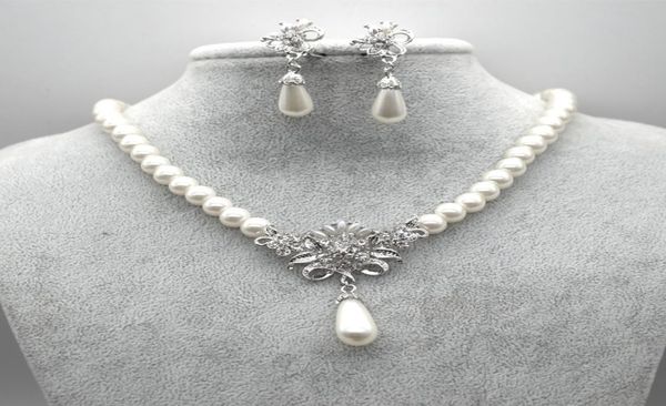 rhodium silver plated cream glass pearl and rhinestone crystal floral bridal necklace and stud earrings jewelry sets3410212
rhodium silver plated cream glass pearl and rhinestone crystal floral bridal necklace and stud earrings jewelry sets3410212