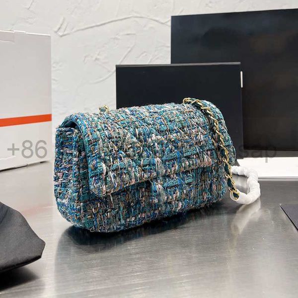 22a f/w classic mini flap tweed quilted bags cosmetic case gold metal hardware matelasse chain crossbody shoulder turn lock outdoor designer
22a f/w classic mini flap tweed quilted bags cosmetic case gold metal hardware matelasse chain crossbody shoulder turn lock outdoor designer