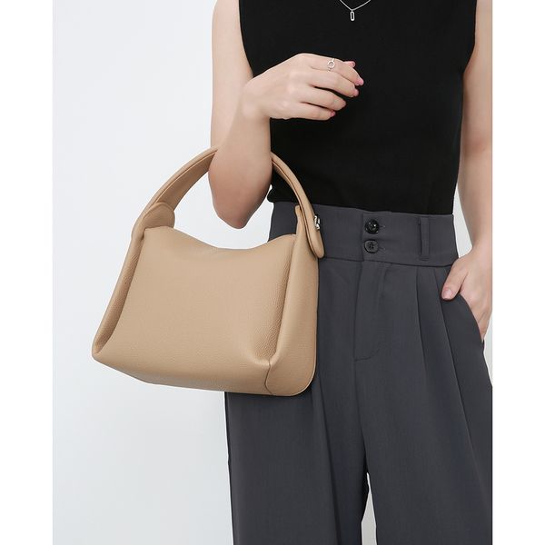 evening bags 2023 women genuine leather shoulder bag soft handbag female elegant messenger crossbody underarm daybag purse 230710
evening bags 2023 women genuine leather shoulder bag soft handbag female elegant messenger crossbody underarm daybag purse 230710