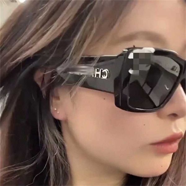 2023 new small fragrant leg personality mirror face double large frame letter print sunglasses female ch71472a, White;black
2023 new small fragrant leg personality mirror face double large frame letter print sunglasses female ch71472a, White;black