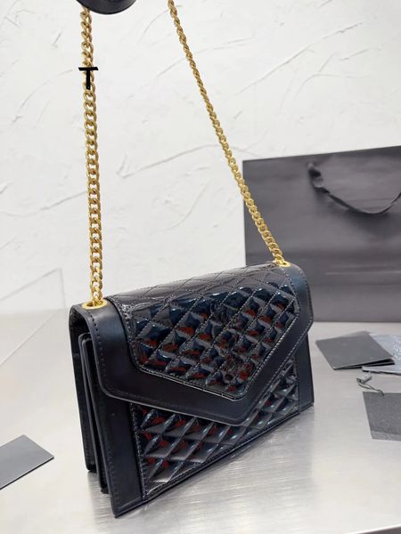 leather wallet single shoulder bag crossbody bag gold label logo tag sewn chain versatile grain cow leather women's, Black;red
leather wallet single shoulder bag crossbody bag gold label logo tag sewn chain versatile grain cow leather women's, Black;red