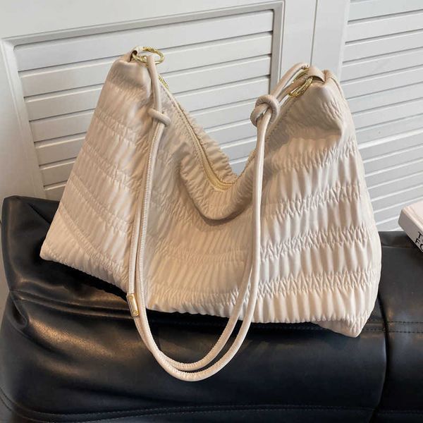 small design with a sense of westernization. new women's bags in are popular and versatile. one shoulder underarm tote bag
small design with a sense of westernization. new women's bags in are popular and versatile. one shoulder underarm tote bag
