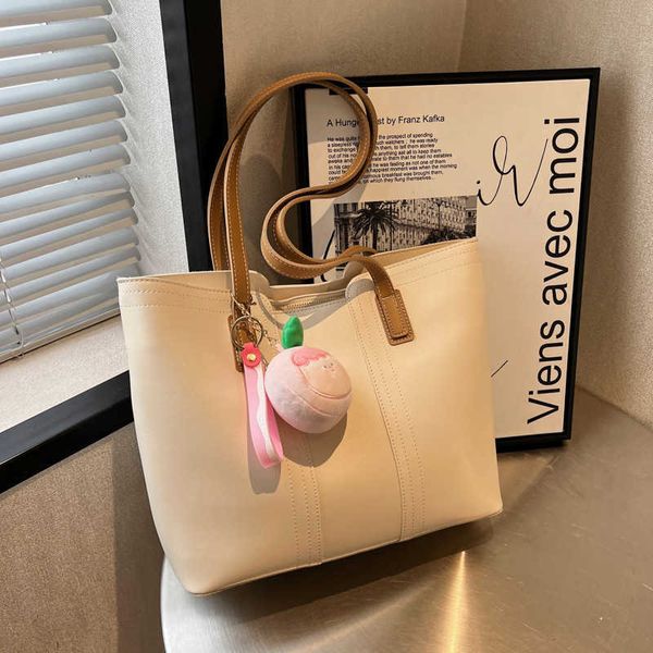 version leisure commuting large capacity bag for women spring/summer new minimalist tote bag niche fashion shoulder bag
version leisure commuting large capacity bag for women spring/summer new minimalist tote bag niche fashion shoulder bag