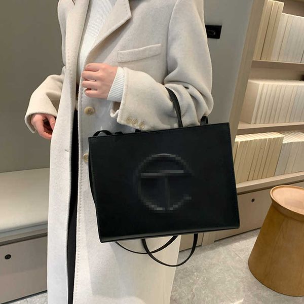 factory wholesale handbag leisure fashionable and versatile trendy large capacity tote bag women's
factory wholesale handbag leisure fashionable and versatile trendy large capacity tote bag women's
