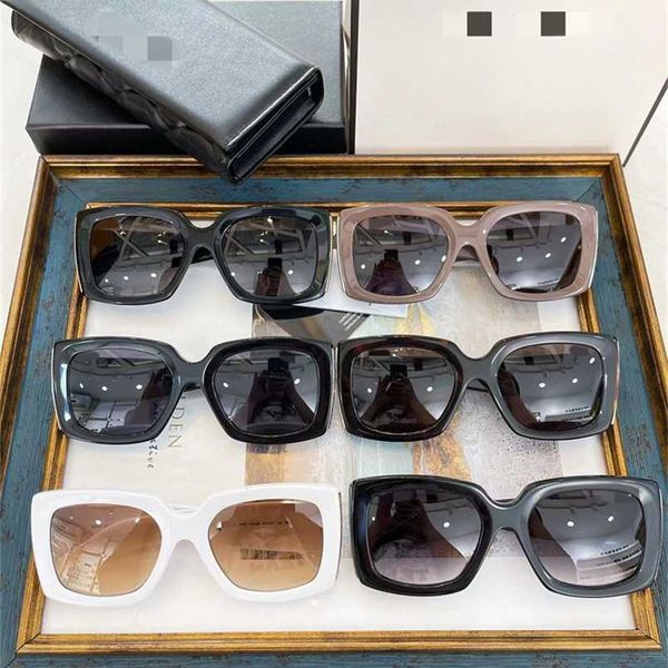 2023 new small fragrant ins network red same 5435 plate fashion square sunglasses female, White;black
2023 new small fragrant ins network red same 5435 plate fashion square sunglasses female, White;black
