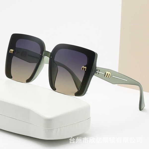 2023 new tiktok same square with glitter powder frame advanced sunglasses fashion network celebrity sunglasses trend, White;black
2023 new tiktok same square with glitter powder frame advanced sunglasses fashion network celebrity sunglasses trend, White;black