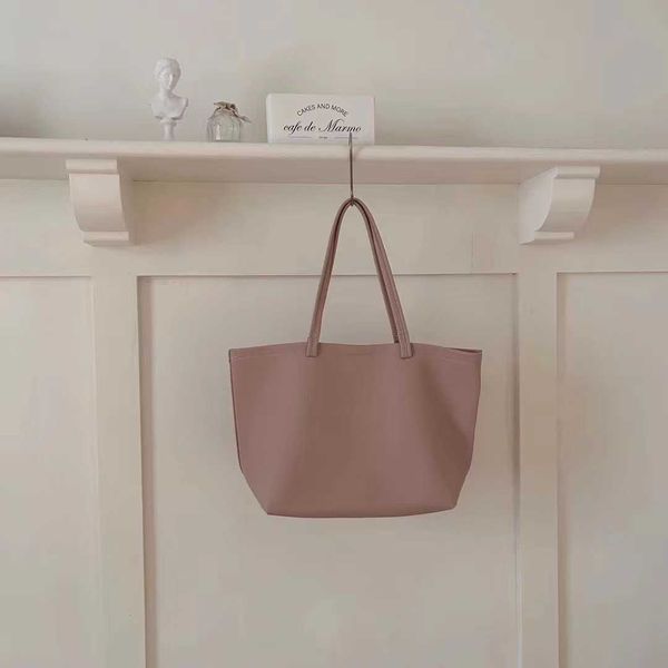 designer bag new women's bag large capacity simple one shoulder bag women's commuter crowd design tote bag leisure women's ba
designer bag new women's bag large capacity simple one shoulder bag women's commuter crowd design tote bag leisure women's ba