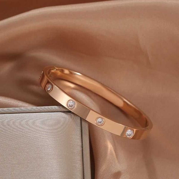high version carti bracelet women 18k rose gold exquisite frosted butterfly jewelry simple four-leaf clover titanium hdqw, Black
high version carti bracelet women 18k rose gold exquisite frosted butterfly jewelry simple four-leaf clover titanium hdqw, Black