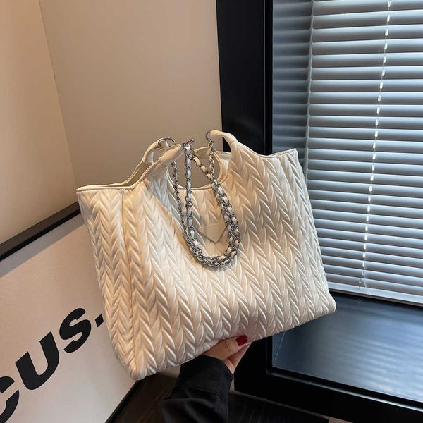 high capacity bag for women new pleated and versatile chain shoulder bag with a high-end college commuting tote bag
high capacity bag for women new pleated and versatile chain shoulder bag with a high-end college commuting tote bag
