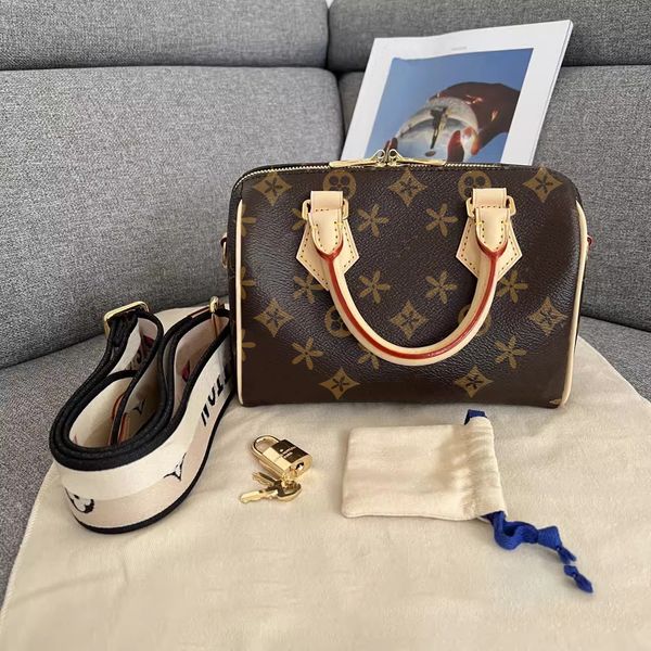 luxury designer fashion crossbody clutch duffel travel bag womens mens speedy nano 20 25 bandouliere bags embossed handbag and purse leather
luxury designer fashion crossbody clutch duffel travel bag womens mens speedy nano 20 25 bandouliere bags embossed handbag and purse leather