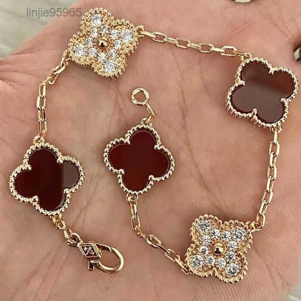 clovers bracelet luxury clover designer pearl 18k gold laser brand bangle charm bracelets necklace earrings wedding 2agcj 41111111, Golden;silver
clovers bracelet luxury clover designer pearl 18k gold laser brand bangle charm bracelets necklace earrings wedding 2agcj 41111111, Golden;silver