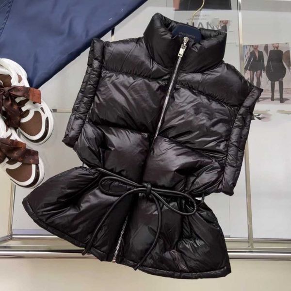 women's autumn and winter the latest belted waist down vest coat, with a belt outline soft curves, simple and crisp version of the fold, Black
women's autumn and winter the latest belted waist down vest coat, with a belt outline soft curves, simple and crisp version of the fold, Black