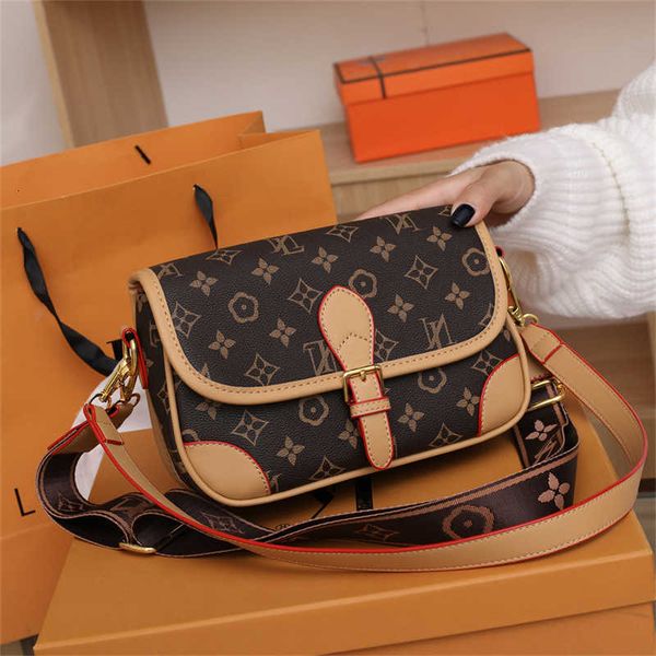 store handbag online exit 2023 new french junior underarm bag printed fragrant classic old flower one shoulder crossbody
store handbag online exit 2023 new french junior underarm bag printed fragrant classic old flower one shoulder crossbody
