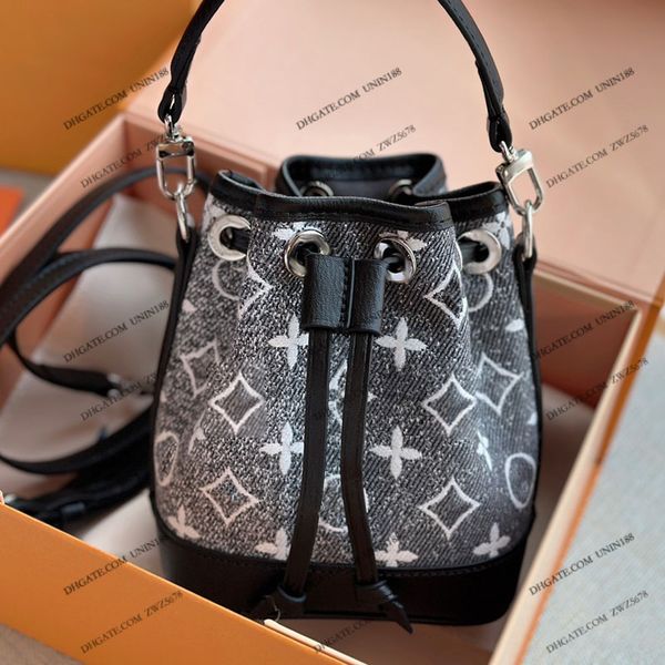 23ss womens luxurys designers totes bag handbags denim black drawstring bucket flowers shouder crossbody women handbag pouch purse 16cm
23ss womens luxurys designers totes bag handbags denim black drawstring bucket flowers shouder crossbody women handbag pouch purse 16cm