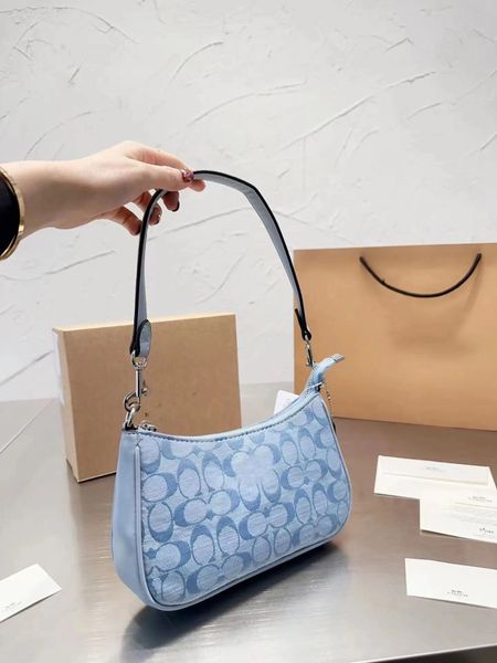 teri classic underarm bag tote bag metal small chain stitching leather shoulder strap gift box
teri classic underarm bag tote bag metal small chain stitching leather shoulder strap gift box
