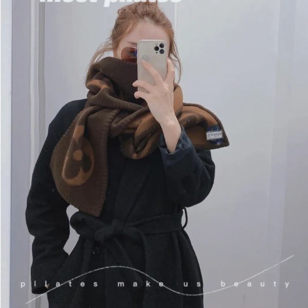 men's and women's necklaces valentine's day gift designer scarf classic cashmere scarf fashion luxury scarf cape size 180x30c, Blue;gray
men's and women's necklaces valentine's day gift designer scarf classic cashmere scarf fashion luxury scarf cape size 180x30c, Blue;gray