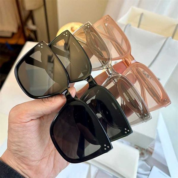 2023 new plate box original good goods for men women sun and uv protection young people's sunglasses, White;black
2023 new plate box original good goods for men women sun and uv protection young people's sunglasses, White;black