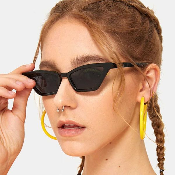 new fashion sunglasses transparent personalized cat's eye glasses street pgraphy trend sunglasses, White;black
new fashion sunglasses transparent personalized cat's eye glasses street pgraphy trend sunglasses, White;black