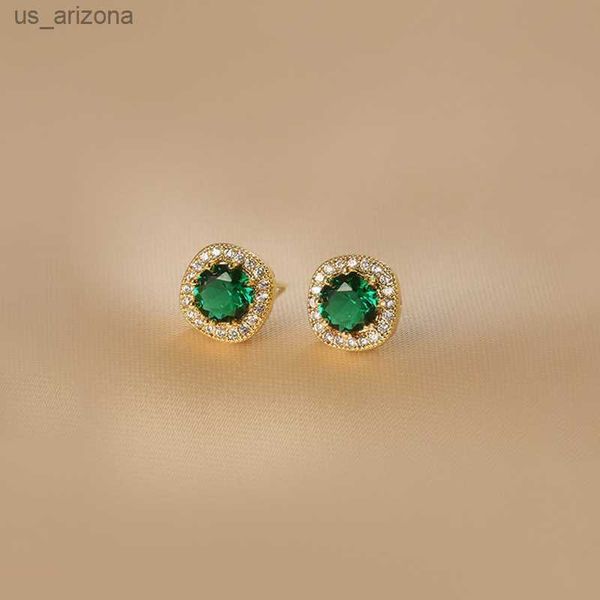 2022 new 925 sterling silver classical green square diamond stud earrings simple retro emerald zircon earring clip for women l230620, Golden;silver
2022 new 925 sterling silver classical green square diamond stud earrings simple retro emerald zircon earring clip for women l230620, Golden;silver