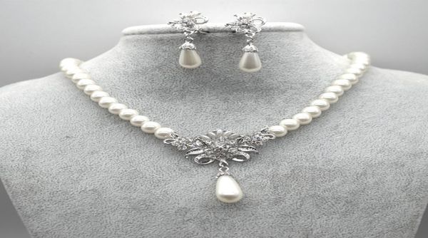 rhodium silver plated cream glass pearl and rhinestone crystal floral bridal necklace and stud earrings jewelry sets7048787
rhodium silver plated cream glass pearl and rhinestone crystal floral bridal necklace and stud earrings jewelry sets7048787