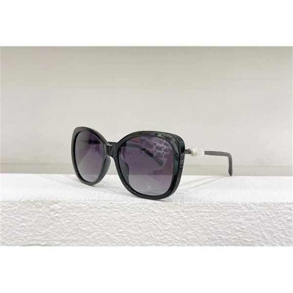 2023 new small fragrant bextiyar same large frame slim face pearl leg sunglasses for women 5339-h-a, White;black
2023 new small fragrant bextiyar same large frame slim face pearl leg sunglasses for women 5339-h-a, White;black