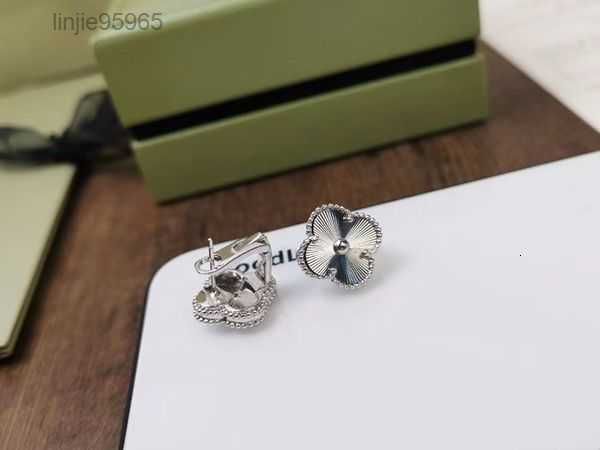 2023 luxury van clover designer bracelet pearl 4 leaf 18k gold laser brand bangle charm bracelets necklace earrings wedding a 81111111, Golden;silver
2023 luxury van clover designer bracelet pearl 4 leaf 18k gold laser brand bangle charm bracelets necklace earrings wedding a 81111111, Golden;silver