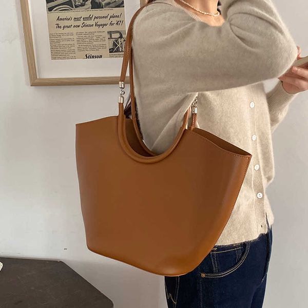 new advanced and niche design bag for women's single shoulder underarm large capacity commuting tote bag
new advanced and niche design bag for women's single shoulder underarm large capacity commuting tote bag