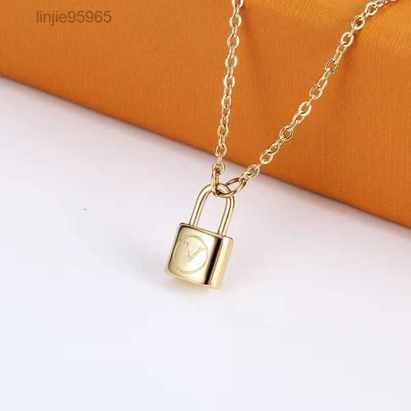 designer pendant necklaces for women elegant 4/four leaf clover locket necklace bracelet jewelry gradual highly quality choker chains 11 811, Silver
designer pendant necklaces for women elegant 4/four leaf clover locket necklace bracelet jewelry gradual highly quality choker chains 11 811, Silver