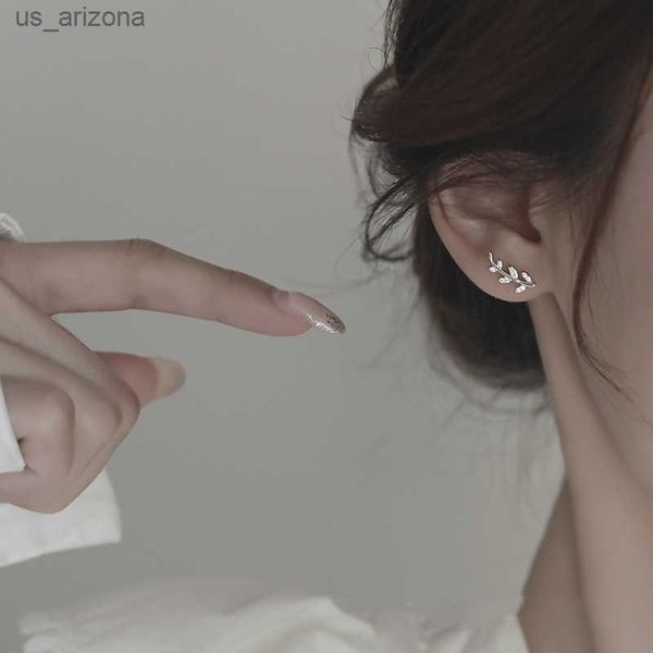 fashion 925 sterling silver leaf stud earrings shiny zircon personality simple stud earrings female wedding party jewelry gift l230620, Golden;silver
fashion 925 sterling silver leaf stud earrings shiny zircon personality simple stud earrings female wedding party jewelry gift l230620, Golden;silver
